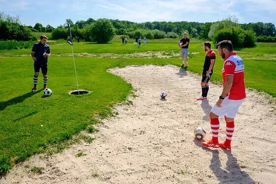 Team-building-insolite-reims-Footgolf-dans-les-vignes