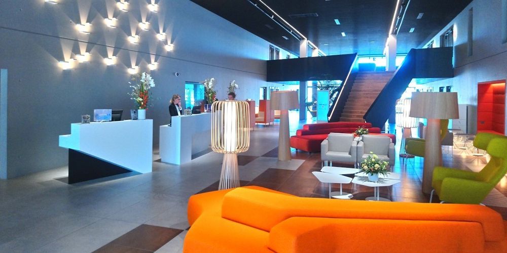 le-hall-d-entree-de-l-hotel-radisson-blu-de-bordeaux