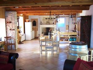 vue_sur_la_salle_et_la_cuisine-fi26663488x297